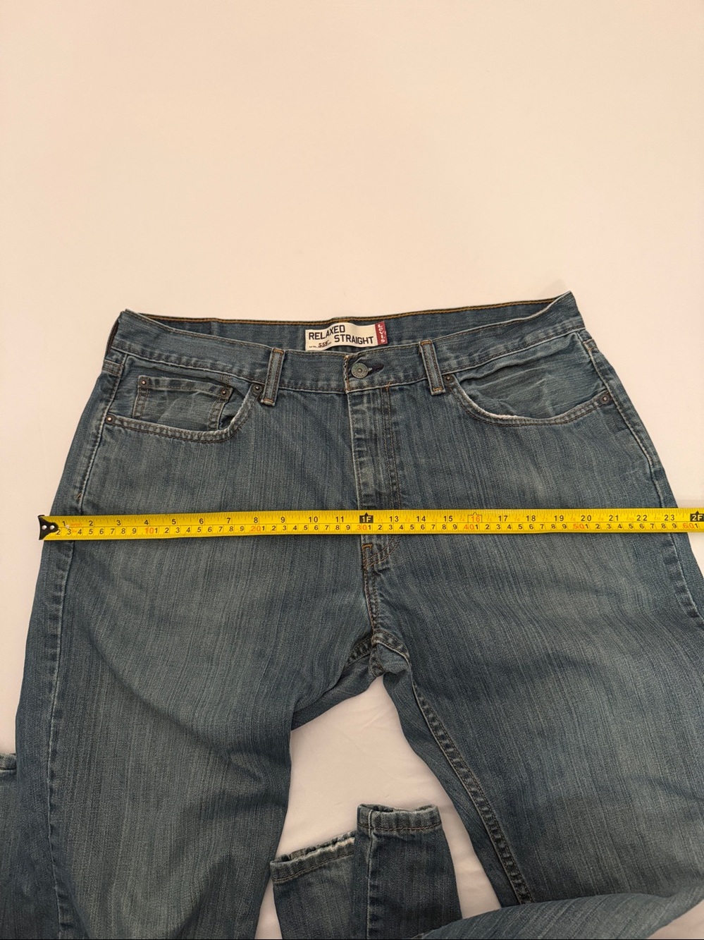 Levi’s Relaxed and Straight 559 slightly distressed blue denim jeans 35x34 - Picture 5 of 11